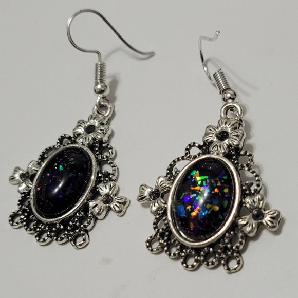 Earrings - Picture 3 of 9